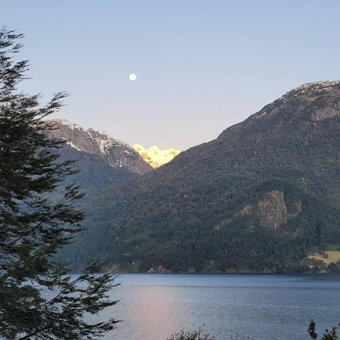 La Castana, Cabana En Lago Todos Los Santos Peulla